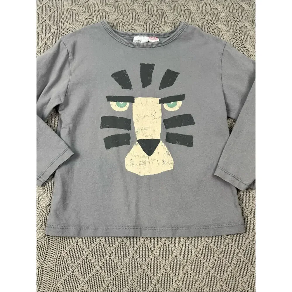 Zara Kids Grey Long-Sleeve Tee with Lion Graphic ~ 3/4
